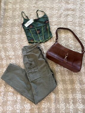 Frame denim military pants in olive green color